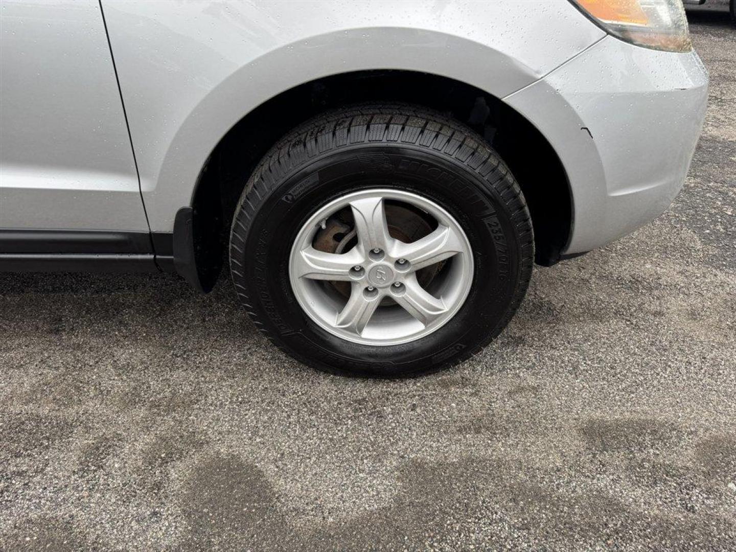 2007 Silver /Grey Hyundai Santa FE (5NMSG13D57H) with an 2.7l V6 MPI Dohc 2.7l engine, Automatic transmission, located at 745 East Steele Rd., West Columbia, SC, 29170, (803) 755-9148, 33.927212, -81.148483 - Special Internet Price! 2007 Hyundai Santa Fe with AM/FM radio, Cruise control, Cloth interior, Powered windows, Powered door locks, Plus more! - Photo#27