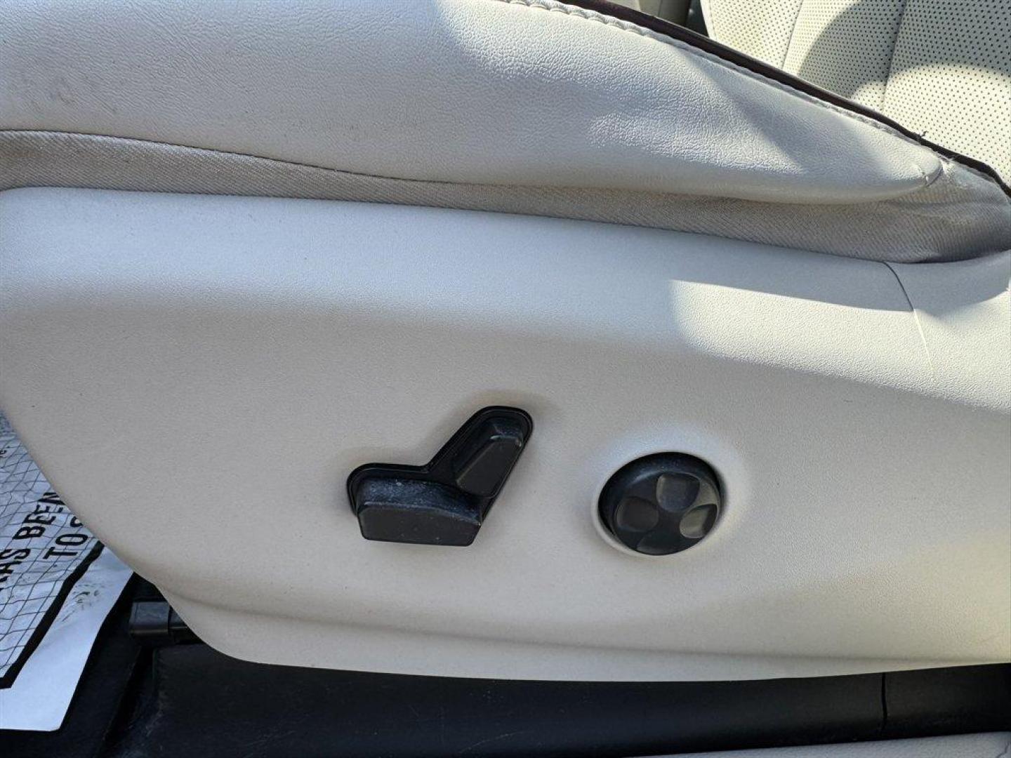 2017 Blue /Grey Chrysler Pacifica (2C4RC1GG5HR) with an 3.6l V6 MPI Dohc 3.6l engine, Automatic transmission, located at 745 East Steele Rd., West Columbia, SC, 29170, (803) 755-9148, 33.927212, -81.148483 - Special Internet Price! 2017 Chrysler Pacifica with AM/FM radio, Backup camera, Navigation, Sunroof, Moonroof, 3rd row seating, Leather interior, Keyless entry, Push to start, Powered liftgate, Powered windows, Powered door locks, Plus more! - Photo#26