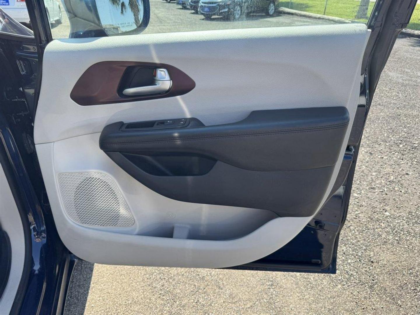 2017 Blue /Grey Chrysler Pacifica (2C4RC1GG5HR) with an 3.6l V6 MPI Dohc 3.6l engine, Automatic transmission, located at 745 East Steele Rd., West Columbia, SC, 29170, (803) 755-9148, 33.927212, -81.148483 - Special Internet Price! 2017 Chrysler Pacifica with AM/FM radio, Backup camera, Navigation, Sunroof, Moonroof, 3rd row seating, Leather interior, Keyless entry, Push to start, Powered liftgate, Powered windows, Powered door locks, Plus more! - Photo#33