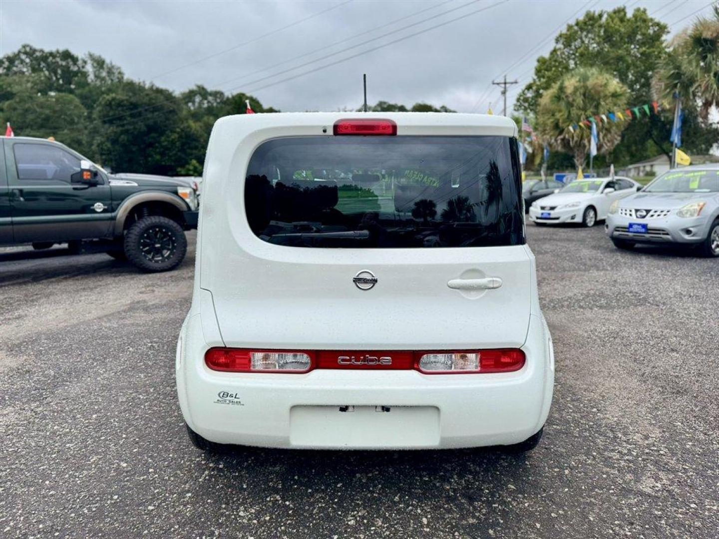 2012 White /Black Nissan Cube (JN8AZ2KR9CT) with an 1.8l I-4 DI Dohc 1.8l engine, Automatic transmission, located at 745 East Steele Rd., West Columbia, SC, 29170, (803) 755-9148, 33.927212, -81.148483 - Special Internet Price! 2012 Nissan Cube with AM/FM radio, Cruise control, Cloth interior, Powered windows, Powered door locks, Plus more! - Photo#4