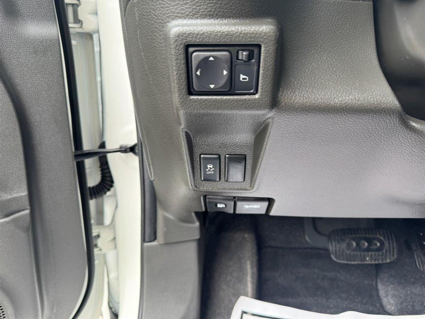 2012 White /Black Nissan Cube (JN8AZ2KR9CT) with an 1.8l I-4 DI Dohc 1.8l engine, Automatic transmission, located at 745 East Steele Rd., West Columbia, SC, 29170, (803) 755-9148, 33.927212, -81.148483 - Special Internet Price! 2012 Nissan Cube with AM/FM radio, Cruise control, Cloth interior, Powered windows, Powered door locks, Plus more! - Photo#12