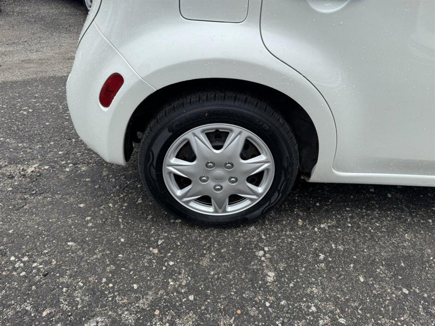 2012 White /Black Nissan Cube (JN8AZ2KR9CT) with an 1.8l I-4 DI Dohc 1.8l engine, Automatic transmission, located at 745 East Steele Rd., West Columbia, SC, 29170, (803) 755-9148, 33.927212, -81.148483 - Special Internet Price! 2012 Nissan Cube with AM/FM radio, Cruise control, Cloth interior, Powered windows, Powered door locks, Plus more! - Photo#24