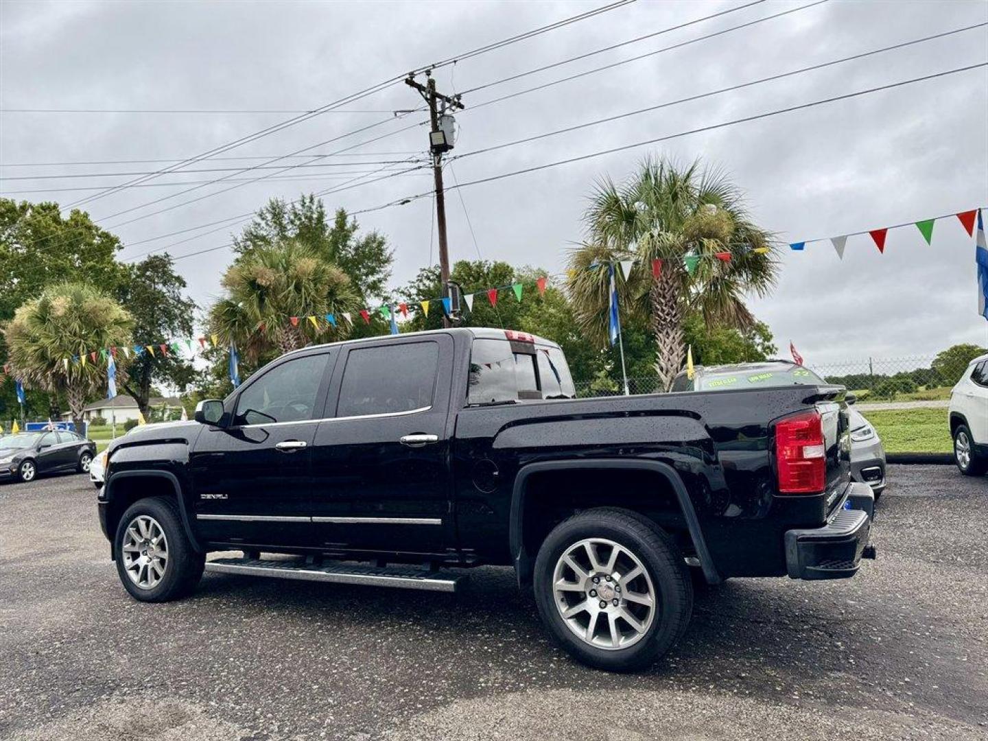 2015 Black /Black GMC Sierra 1500 (3GTU2WEJ9FG) with an 6.2l V8 DI VVT Flex 6.2l engine, Automatic transmission, located at 745 East Steele Rd., West Columbia, SC, 29170, (803) 755-9148, 33.927212, -81.148483 - Special Internet Price! 2015 GMC Sierra 1500 with AM/FM radio, Bluetooth, Backup camera, Navigation, Leather interior, Sunroof, Keyless entry, Powered driver seat, Heated front seats, Powered windows, Powered door locks, Plus more! - Photo#5