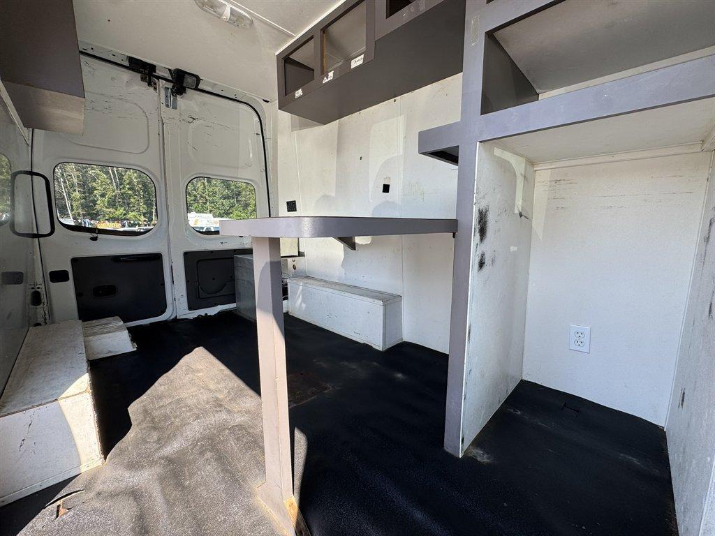 2014 White /Grey Nissan NV 2500 (1N6BF0LY5EN) with an 4.0l V6 MPI Dohc 4.0l engine, Automatic transmission, located at 745 East Steele Rd., West Columbia, SC, 29170, (803) 755-9148, 33.927212, -81.148483 - Special Internet Price! 2014 Nissan NV2500 - Photo#19