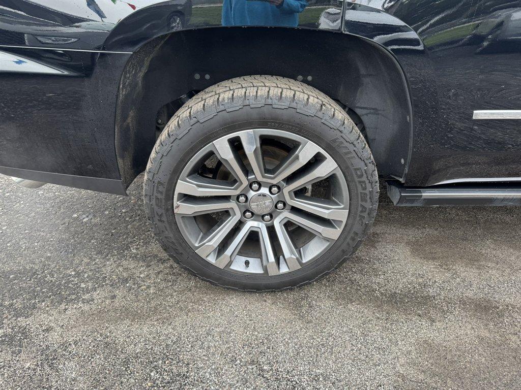 2020 Black /Black GMC Yukon (1GKS1CKJ0LR) with an 6.2l V8 DI VVT Flex 6.2l engine, Automatic transmission, located at 745 East Steele Rd., West Columbia, SC, 29170, (803) 755-9148, 33.927212, -81.148483 - Special Internet Price! 2020 GMC Yukon with AM/FM radio, Bluetooth, Backup camera, Navigation, Sunroof, Keyless entry, Push to start, Cruise control, Leather interior, 3rd row seating, Rear entertainment, Powered liftgate, Powered windows, Powered door locks, Plus more! - Photo#37