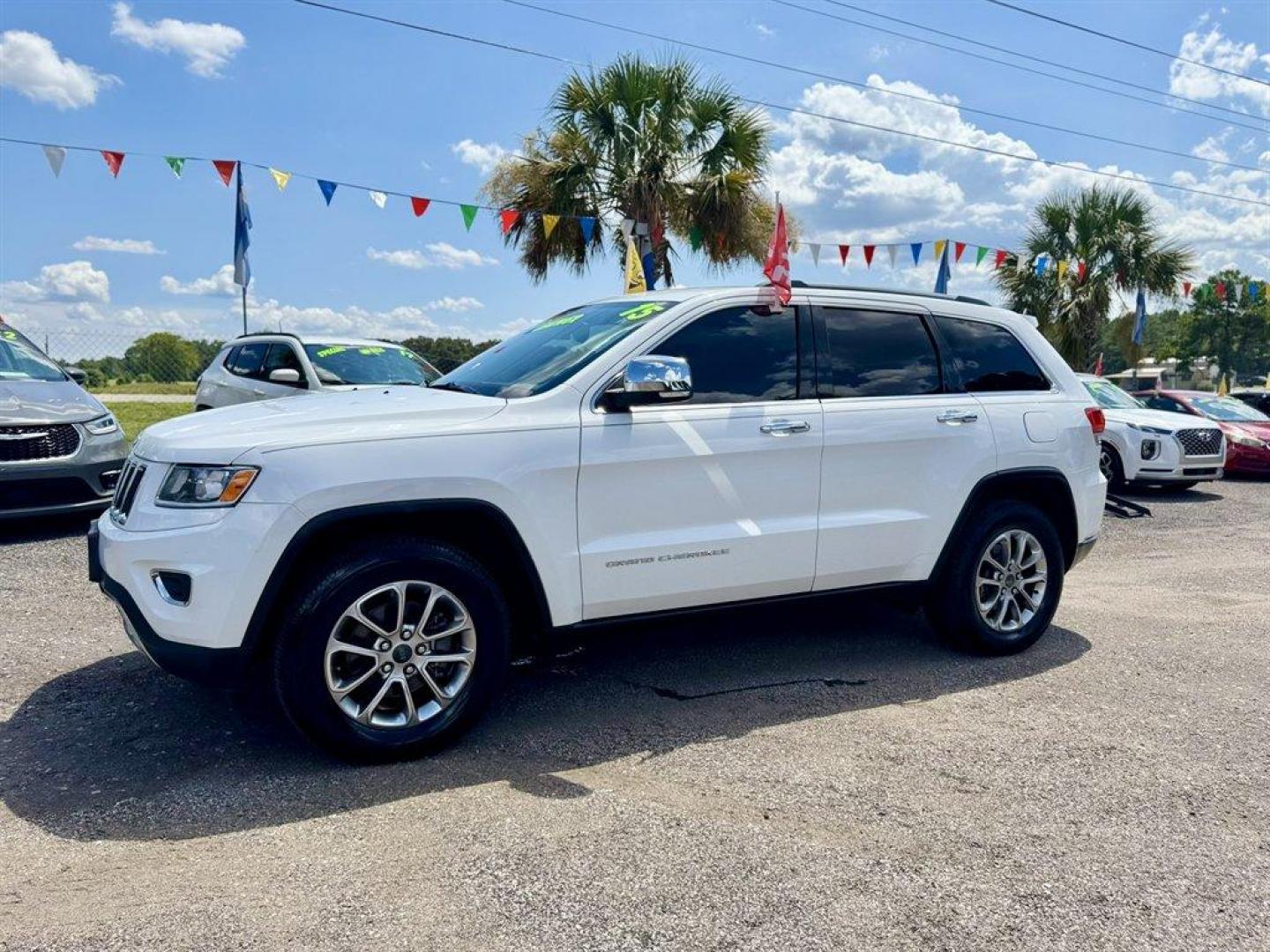 2015 White /Black Jeep Grand Cherokee (1C4RJFBG0FC) with an 3.6l V6 MPI Dohc VVT Flex engine, Automatic transmission, located at 745 East Steele Rd., West Columbia, SC, 29170, (803) 755-9148, 33.927212, -81.148483 - Special Internet Price! 2015 Jeep Grand Cherokee with AM/FM radio, Bluetooth, Backup camera, Navigation, Cruise control, Leather interior, Powered driver seat, 4x4, Push to start, Keyless entry, Powered windows, Powered door locks, Plus more! - Photo#0