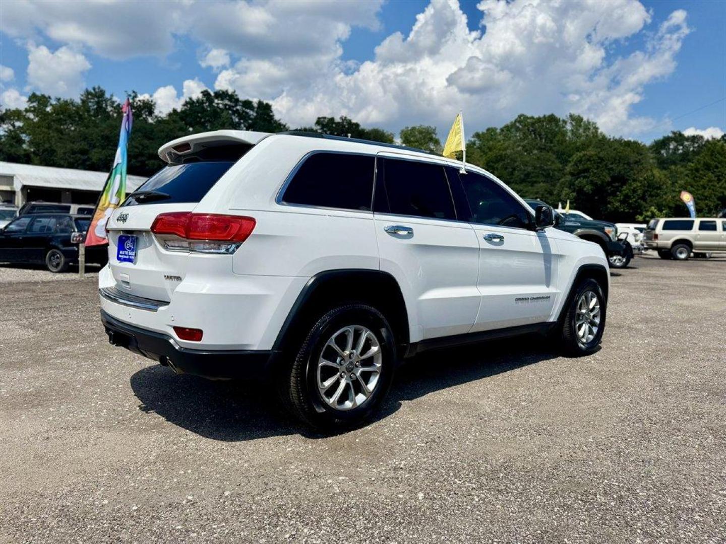 2015 White /Black Jeep Grand Cherokee (1C4RJFBG0FC) with an 3.6l V6 MPI Dohc VVT Flex engine, Automatic transmission, located at 745 East Steele Rd., West Columbia, SC, 29170, (803) 755-9148, 33.927212, -81.148483 - Special Internet Price! 2015 Jeep Grand Cherokee with AM/FM radio, Bluetooth, Backup camera, Navigation, Cruise control, Leather interior, Powered driver seat, 4x4, Push to start, Keyless entry, Powered windows, Powered door locks, Plus more! - Photo#3