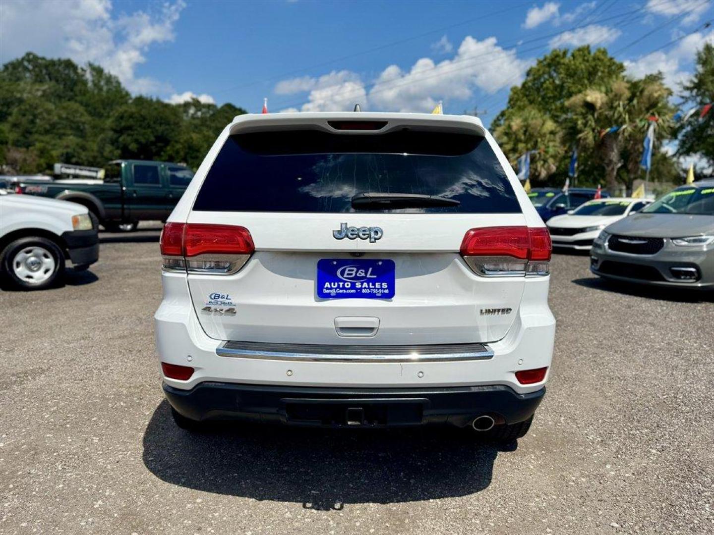 2015 White /Black Jeep Grand Cherokee (1C4RJFBG0FC) with an 3.6l V6 MPI Dohc VVT Flex engine, Automatic transmission, located at 745 East Steele Rd., West Columbia, SC, 29170, (803) 755-9148, 33.927212, -81.148483 - Special Internet Price! 2015 Jeep Grand Cherokee with AM/FM radio, Bluetooth, Backup camera, Navigation, Cruise control, Leather interior, Powered driver seat, 4x4, Push to start, Keyless entry, Powered windows, Powered door locks, Plus more! - Photo#4