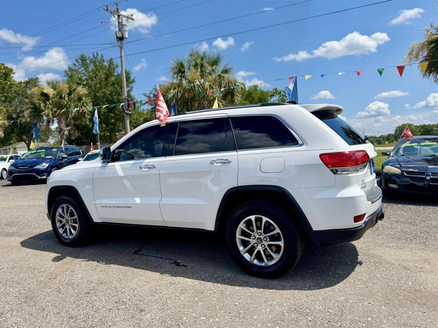 2015 White /Black Jeep Grand Cherokee (1C4RJFBG0FC) with an 3.6l V6 MPI Dohc VVT Flex engine, Automatic transmission, located at 745 East Steele Rd., West Columbia, SC, 29170, (803) 755-9148, 33.927212, -81.148483 - Special Internet Price! 2015 Jeep Grand Cherokee with AM/FM radio, Bluetooth, Backup camera, Navigation, Cruise control, Leather interior, Powered driver seat, 4x4, Push to start, Keyless entry, Powered windows, Powered door locks, Plus more! - Photo#5