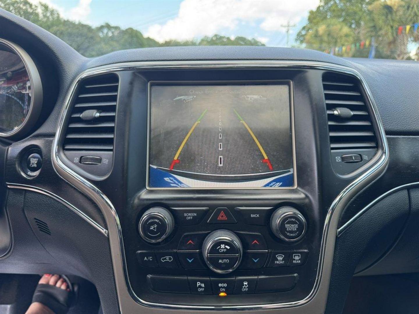 2015 White /Black Jeep Grand Cherokee (1C4RJFBG0FC) with an 3.6l V6 MPI Dohc VVT Flex engine, Automatic transmission, located at 745 East Steele Rd., West Columbia, SC, 29170, (803) 755-9148, 33.927212, -81.148483 - Special Internet Price! 2015 Jeep Grand Cherokee with AM/FM radio, Bluetooth, Backup camera, Navigation, Cruise control, Leather interior, Powered driver seat, 4x4, Push to start, Keyless entry, Powered windows, Powered door locks, Plus more! - Photo#14