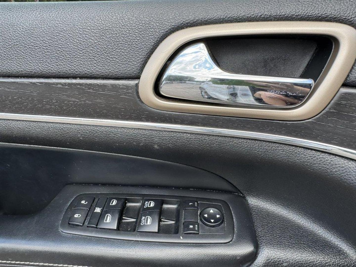 2015 White /Black Jeep Grand Cherokee (1C4RJFBG0FC) with an 3.6l V6 MPI Dohc VVT Flex engine, Automatic transmission, located at 745 East Steele Rd., West Columbia, SC, 29170, (803) 755-9148, 33.927212, -81.148483 - Special Internet Price! 2015 Jeep Grand Cherokee with AM/FM radio, Bluetooth, Backup camera, Navigation, Cruise control, Leather interior, Powered driver seat, 4x4, Push to start, Keyless entry, Powered windows, Powered door locks, Plus more! - Photo#20