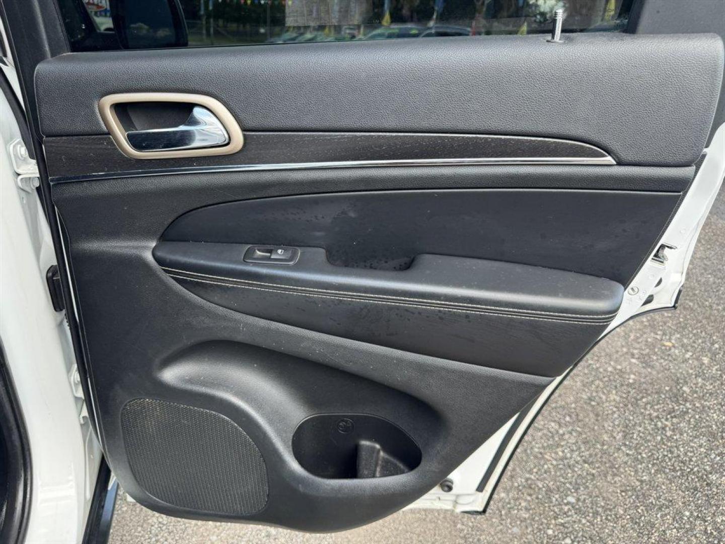 2015 White /Black Jeep Grand Cherokee (1C4RJFBG0FC) with an 3.6l V6 MPI Dohc VVT Flex engine, Automatic transmission, located at 745 East Steele Rd., West Columbia, SC, 29170, (803) 755-9148, 33.927212, -81.148483 - Special Internet Price! 2015 Jeep Grand Cherokee with AM/FM radio, Bluetooth, Backup camera, Navigation, Cruise control, Leather interior, Powered driver seat, 4x4, Push to start, Keyless entry, Powered windows, Powered door locks, Plus more! - Photo#26