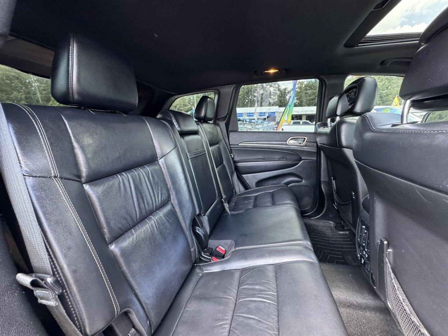 2015 White /Black Jeep Grand Cherokee (1C4RJFBG0FC) with an 3.6l V6 MPI Dohc VVT Flex engine, Automatic transmission, located at 745 East Steele Rd., West Columbia, SC, 29170, (803) 755-9148, 33.927212, -81.148483 - Special Internet Price! 2015 Jeep Grand Cherokee with AM/FM radio, Bluetooth, Backup camera, Navigation, Cruise control, Leather interior, Powered driver seat, 4x4, Push to start, Keyless entry, Powered windows, Powered door locks, Plus more! - Photo#27