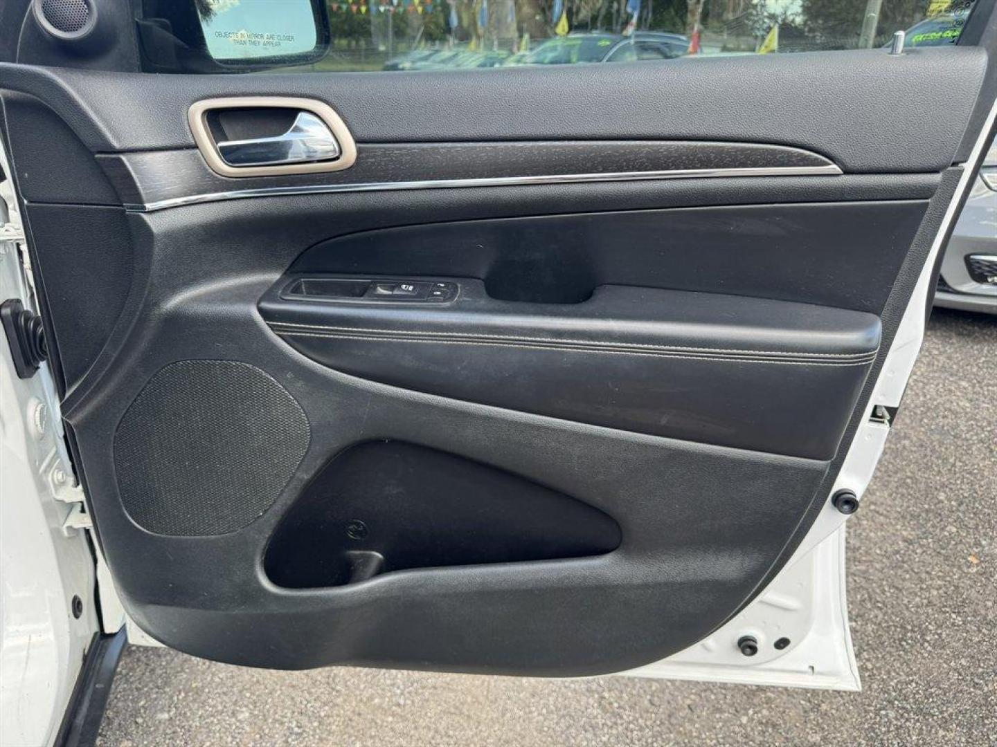 2015 White /Black Jeep Grand Cherokee (1C4RJFBG0FC) with an 3.6l V6 MPI Dohc VVT Flex engine, Automatic transmission, located at 745 East Steele Rd., West Columbia, SC, 29170, (803) 755-9148, 33.927212, -81.148483 - Special Internet Price! 2015 Jeep Grand Cherokee with AM/FM radio, Bluetooth, Backup camera, Navigation, Cruise control, Leather interior, Powered driver seat, 4x4, Push to start, Keyless entry, Powered windows, Powered door locks, Plus more! - Photo#28