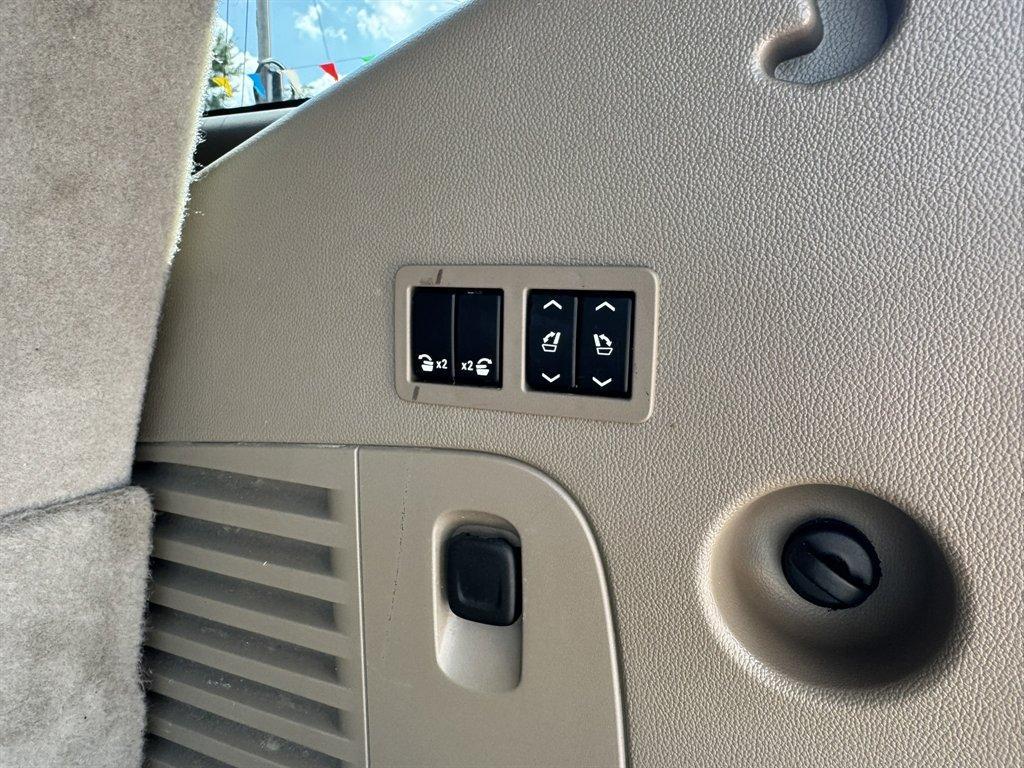 2017 Purple /Taupe GMC Yukon (1GKS2BKCXHR) with an 5.3l V8 DI OHV GAS 5.3l engine, Automatic transmission, located at 745 East Steele Rd., West Columbia, SC, 29170, (803) 755-9148, 33.927212, -81.148483 - Special Internet Price! 2017 GMC Yukon! - Photo#31