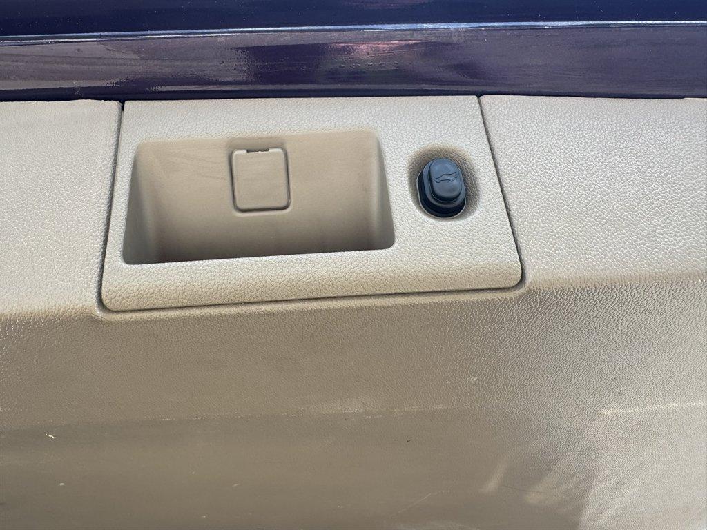 2017 Purple /Taupe GMC Yukon (1GKS2BKCXHR) with an 5.3l V8 DI OHV GAS 5.3l engine, Automatic transmission, located at 745 East Steele Rd., West Columbia, SC, 29170, (803) 755-9148, 33.927212, -81.148483 - Special Internet Price! 2017 GMC Yukon! - Photo#32