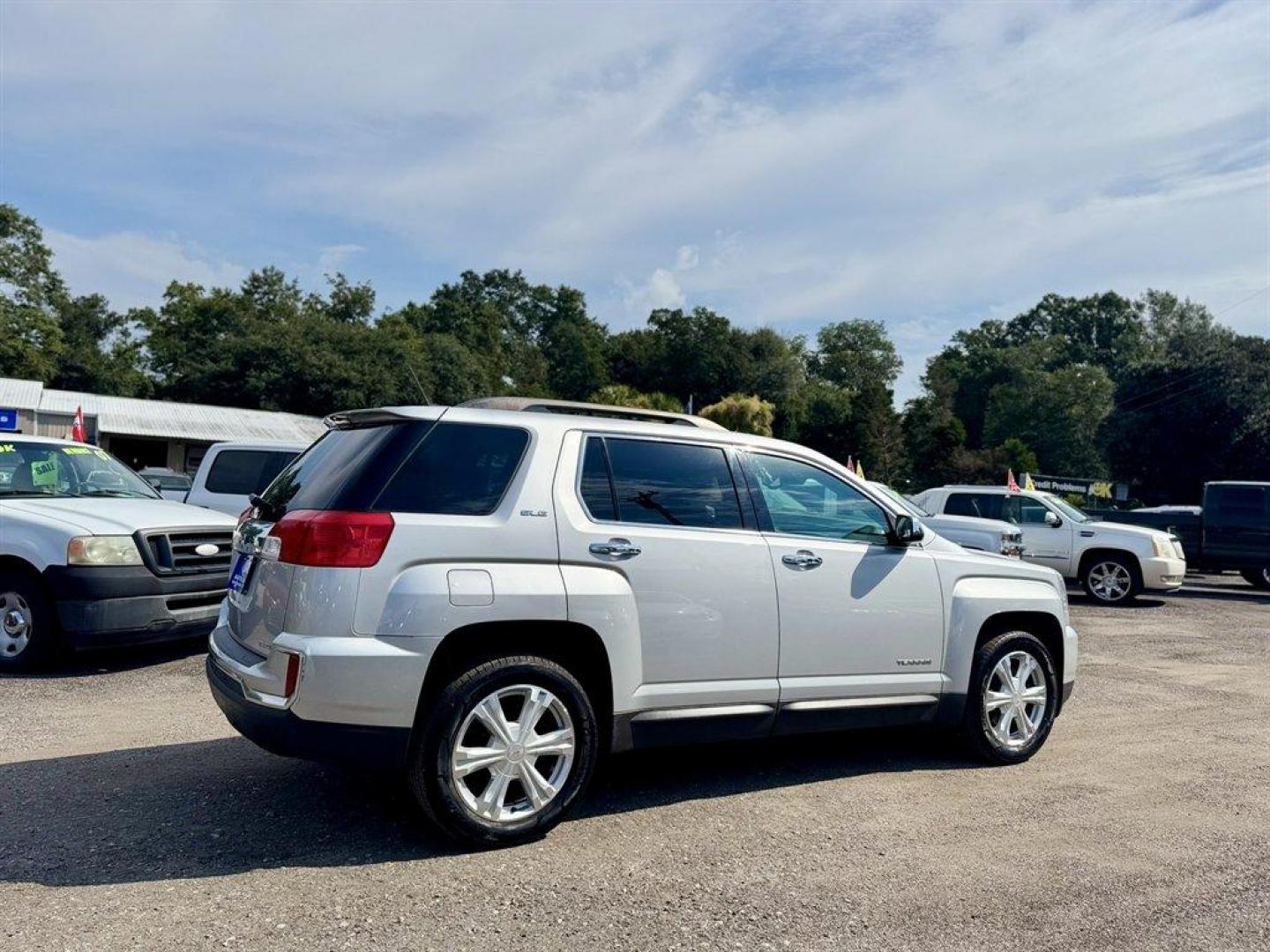 2017 Silver /Black GMC Terrain (2GKFLTEK3H6) with an 2.4l I-4 Sidi Dohc Flex 2 engine, Automatic transmission, located at 745 East Steele Rd., West Columbia, SC, 29170, (803) 755-9148, 33.927212, -81.148483 - Special Internet Price! 2017 GMC Terrain - Photo#3
