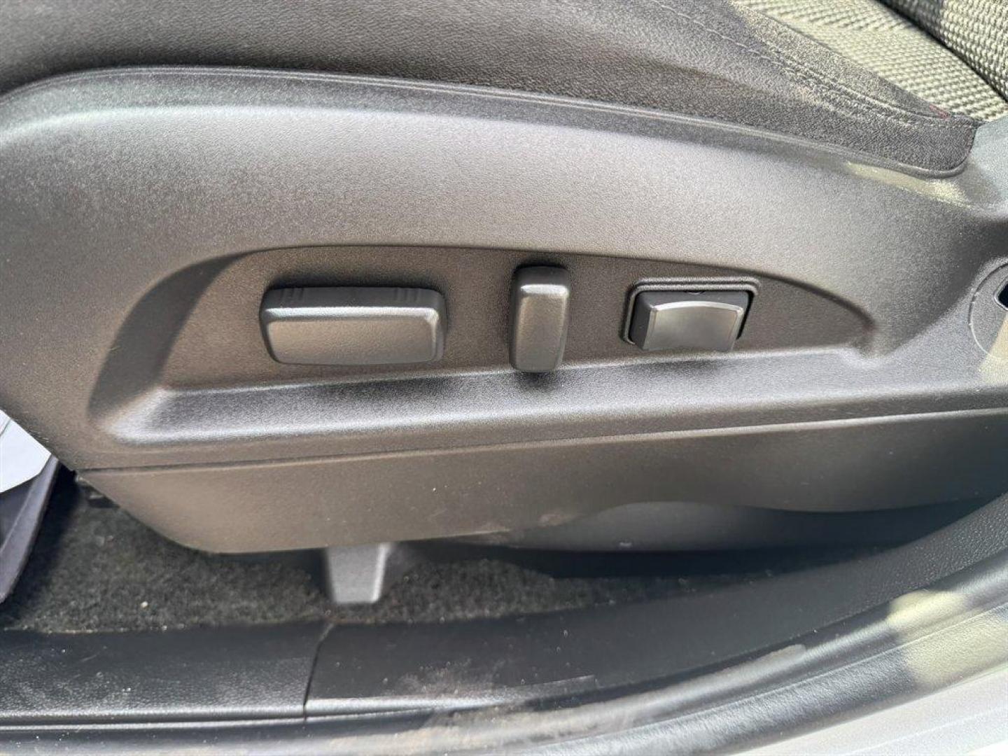 2017 Silver /Black GMC Terrain (2GKFLTEK3H6) with an 2.4l I-4 Sidi Dohc Flex 2 engine, Automatic transmission, located at 745 East Steele Rd., West Columbia, SC, 29170, (803) 755-9148, 33.927212, -81.148483 - Special Internet Price! 2017 GMC Terrain - Photo#19