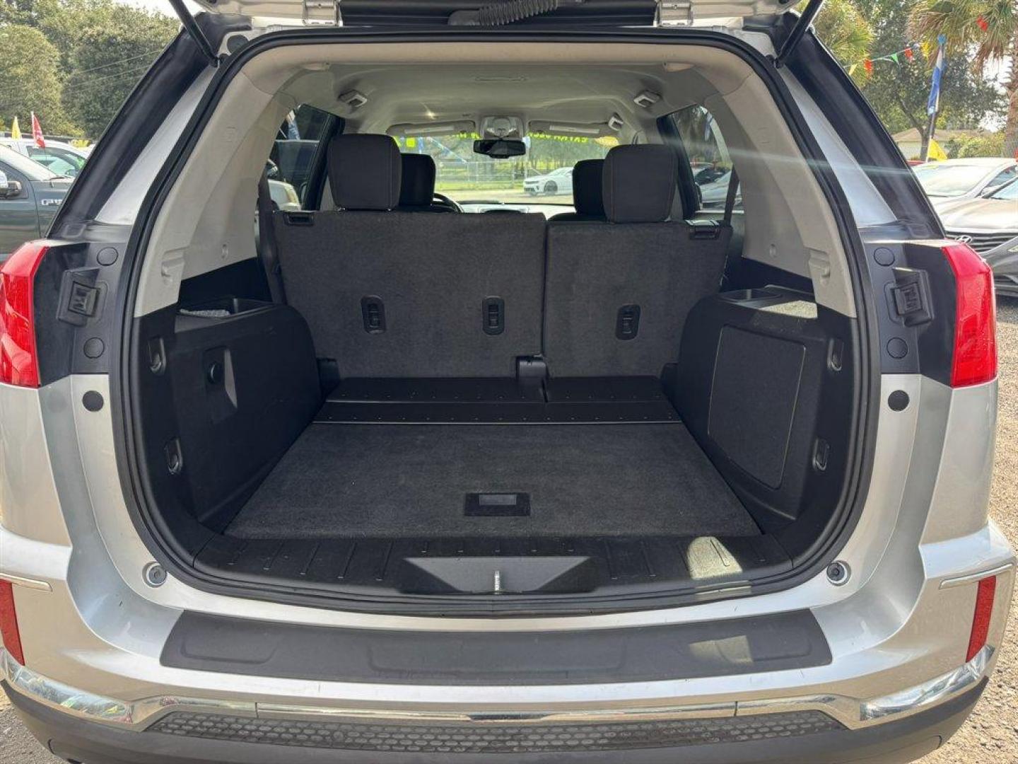 2017 Silver /Black GMC Terrain (2GKFLTEK3H6) with an 2.4l I-4 Sidi Dohc Flex 2 engine, Automatic transmission, located at 745 East Steele Rd., West Columbia, SC, 29170, (803) 755-9148, 33.927212, -81.148483 - Special Internet Price! 2017 GMC Terrain - Photo#26