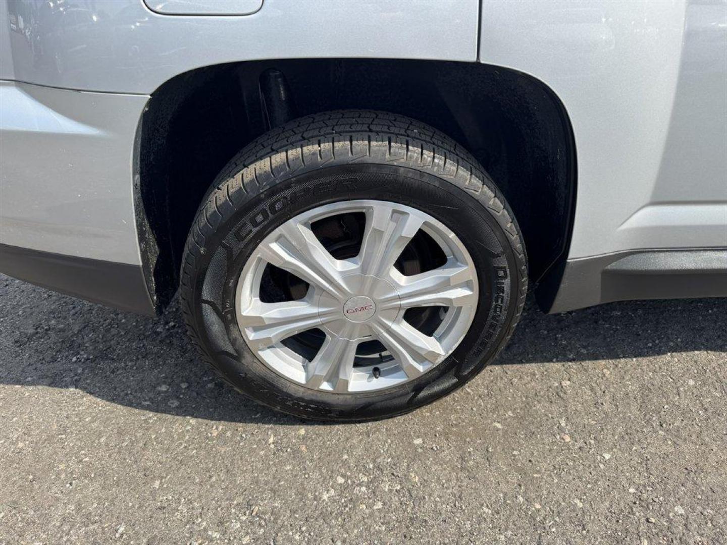 2017 Silver /Black GMC Terrain (2GKFLTEK3H6) with an 2.4l I-4 Sidi Dohc Flex 2 engine, Automatic transmission, located at 745 East Steele Rd., West Columbia, SC, 29170, (803) 755-9148, 33.927212, -81.148483 - Special Internet Price! 2017 GMC Terrain - Photo#29