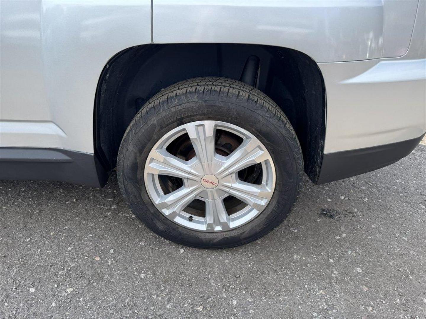 2017 Silver /Black GMC Terrain (2GKFLTEK3H6) with an 2.4l I-4 Sidi Dohc Flex 2 engine, Automatic transmission, located at 745 East Steele Rd., West Columbia, SC, 29170, (803) 755-9148, 33.927212, -81.148483 - Special Internet Price! 2017 GMC Terrain - Photo#30