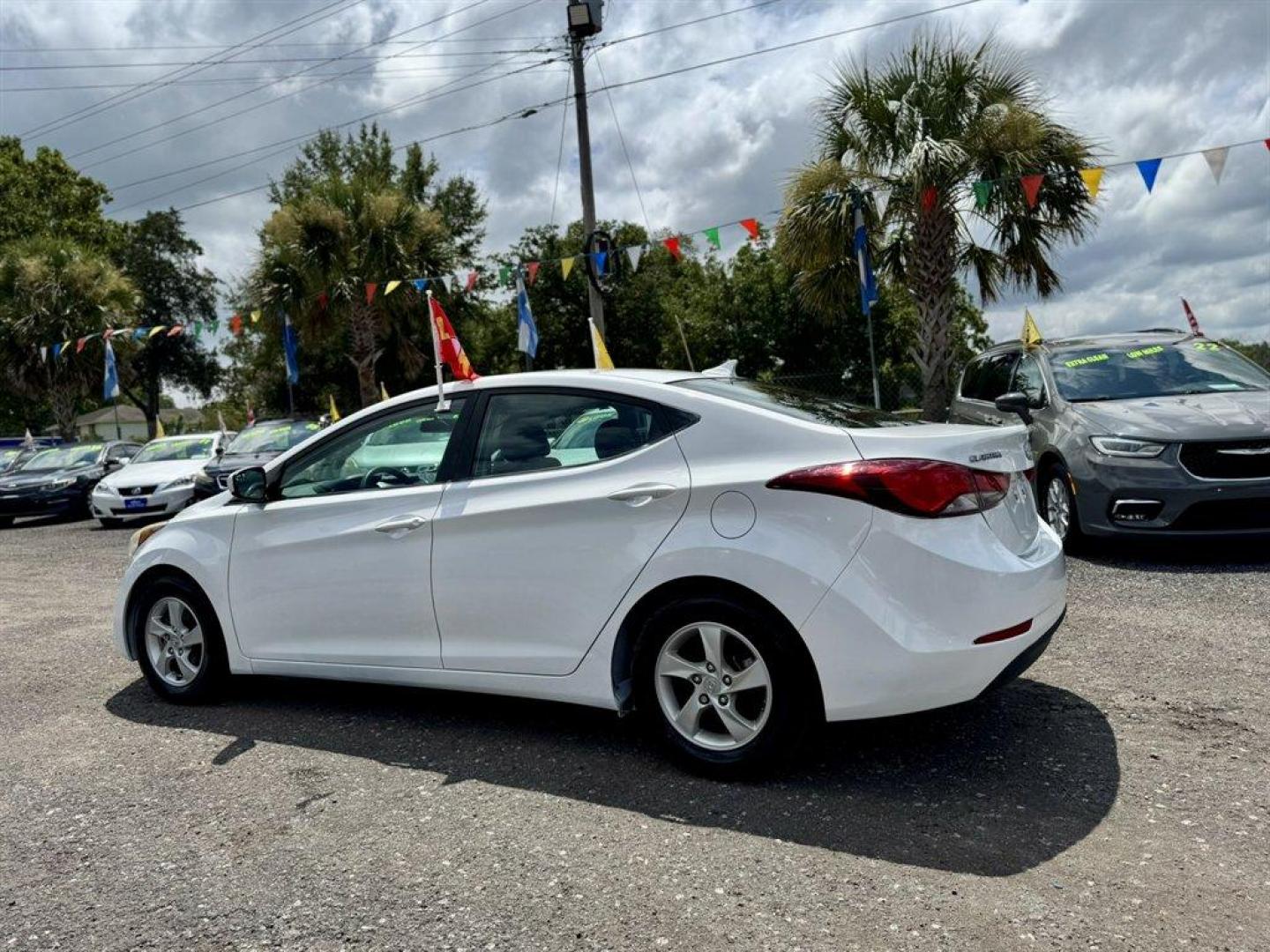 2015 White /Grey Hyundai Elantra (5NPDH4AE6FH) with an 1.8l I-4 MPI Dohc 1.8l engine, Automatic transmission, located at 745 East Steele Rd., West Columbia, SC, 29170, (803) 755-9148, 33.927212, -81.148483 - Special Internet Price! 2015 Hyundai Elantra with AM/FM radio, Keyless entry, Cloth interior, Powered windows, Powered door locks, Plus more! - Photo#5