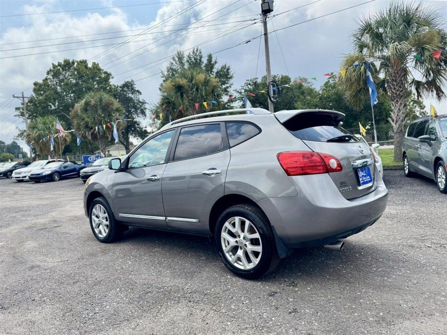 2011 Grey /Black Nissan Rogue (JN8AS5MT4BW) with an 2.5l I-4 MPI Dohc 2.5l engine, Automatic transmission, located at 745 East Steele Rd., West Columbia, SC, 29170, (803) 755-9148, 33.927212, -81.148483 - Special Internet Price! 2011 Nissan Rogue - Photo#5