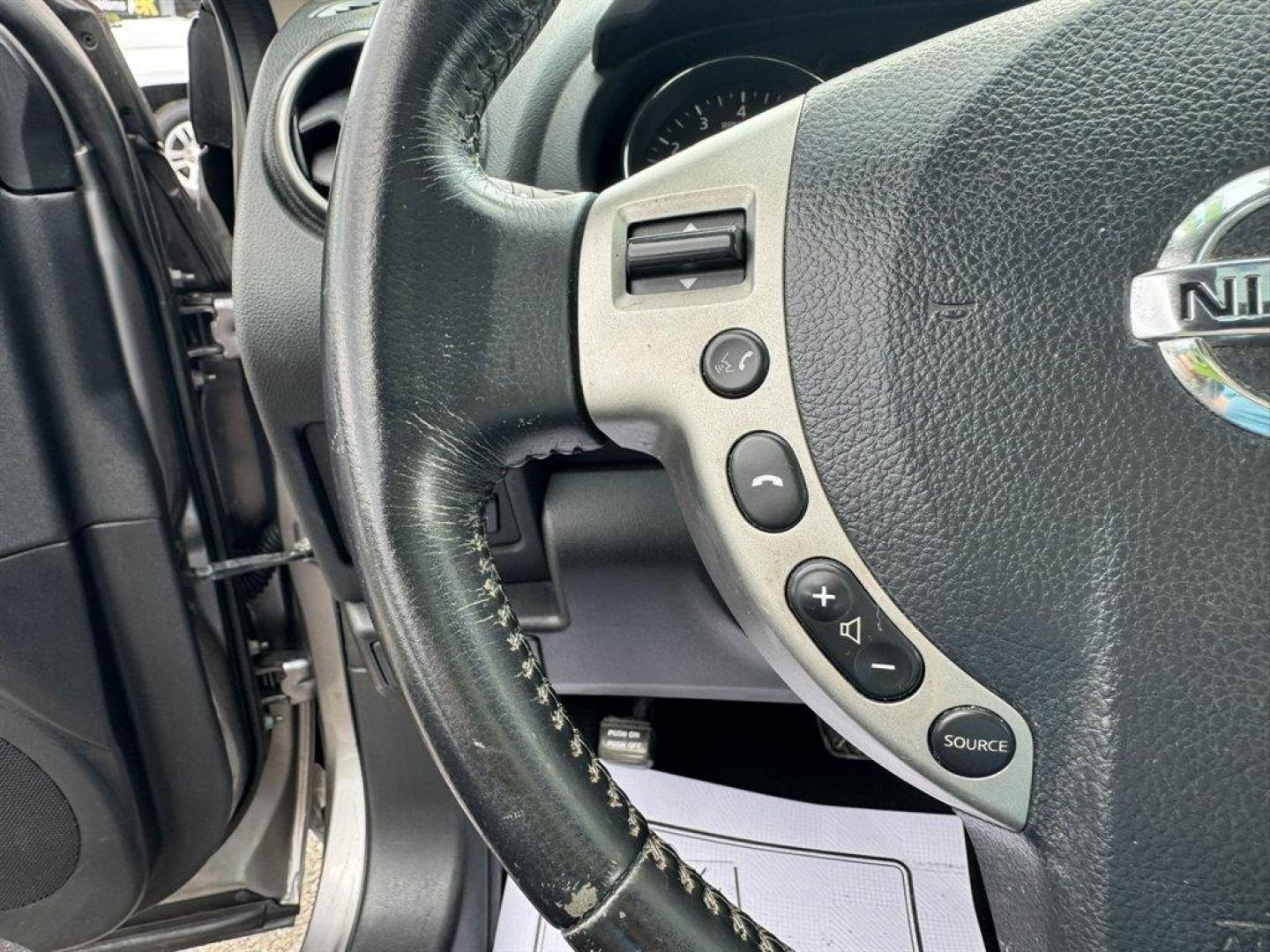 2011 Grey /Black Nissan Rogue (JN8AS5MT4BW) with an 2.5l I-4 MPI Dohc 2.5l engine, Automatic transmission, located at 745 East Steele Rd., West Columbia, SC, 29170, (803) 755-9148, 33.927212, -81.148483 - Special Internet Price! 2011 Nissan Rogue - Photo#8