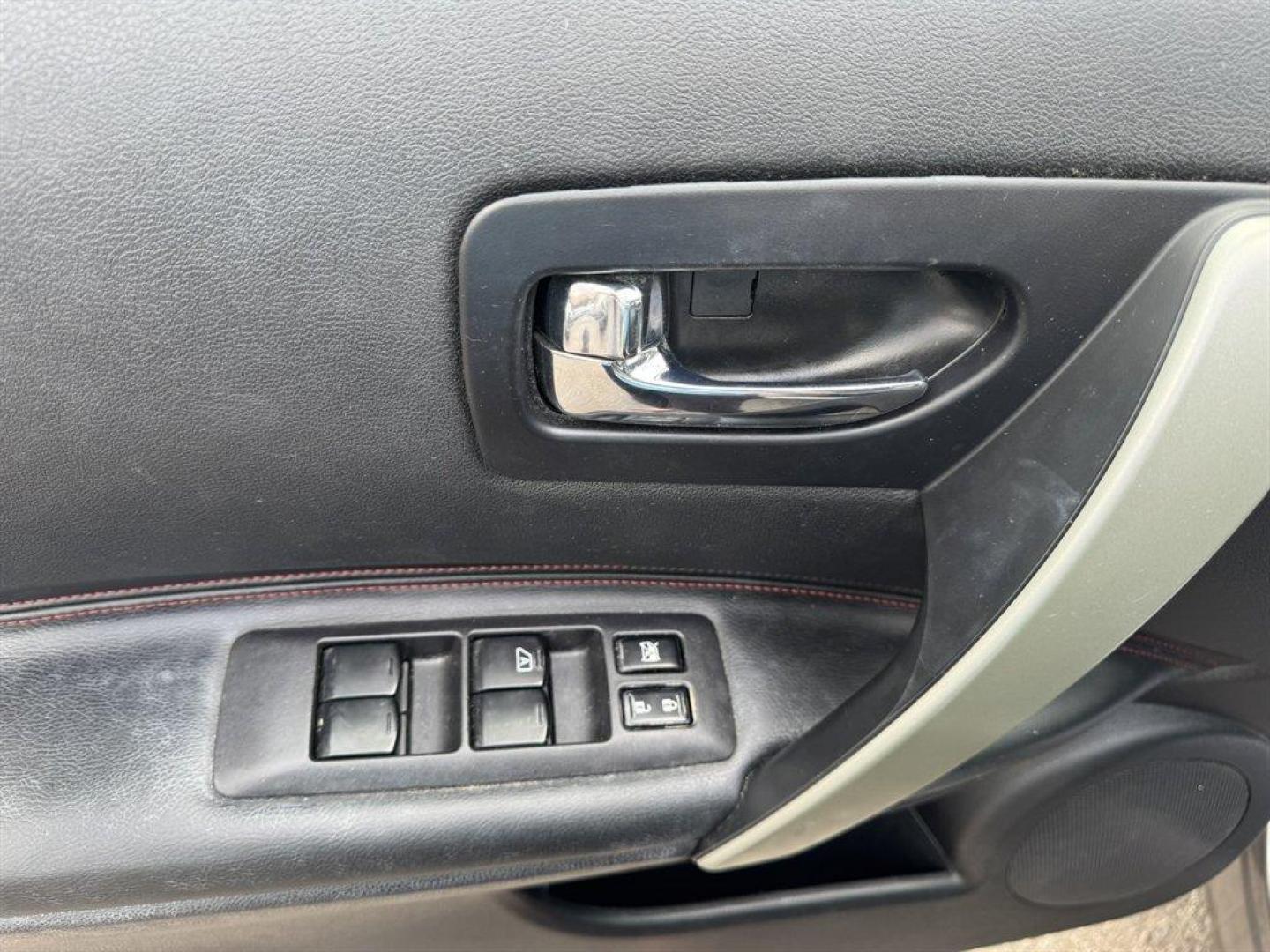 2011 Grey /Black Nissan Rogue (JN8AS5MT4BW) with an 2.5l I-4 MPI Dohc 2.5l engine, Automatic transmission, located at 745 East Steele Rd., West Columbia, SC, 29170, (803) 755-9148, 33.927212, -81.148483 - Special Internet Price! 2011 Nissan Rogue - Photo#20