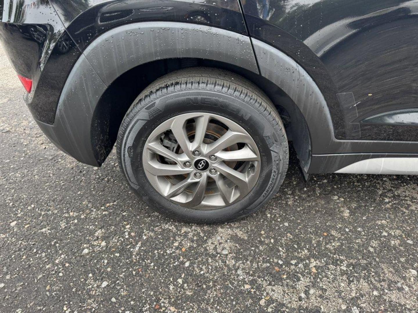 2018 Black /Grey Hyundai Tucson (KM8J33A41JU) with an 2.0l I-4 DI Dohc Cvvt 2.0 engine, Automatic transmission, located at 745 East Steele Rd., West Columbia, SC, 29170, (803) 755-9148, 33.927212, -81.148483 - Special Internet Price! 2018 Hyundai Tucson with AM/FM radio, Bluetooth, Backup camera, Cruise control, Keyless entry, Cloth interior, Powered windows, Powered door locks, Plus more! - Photo#30