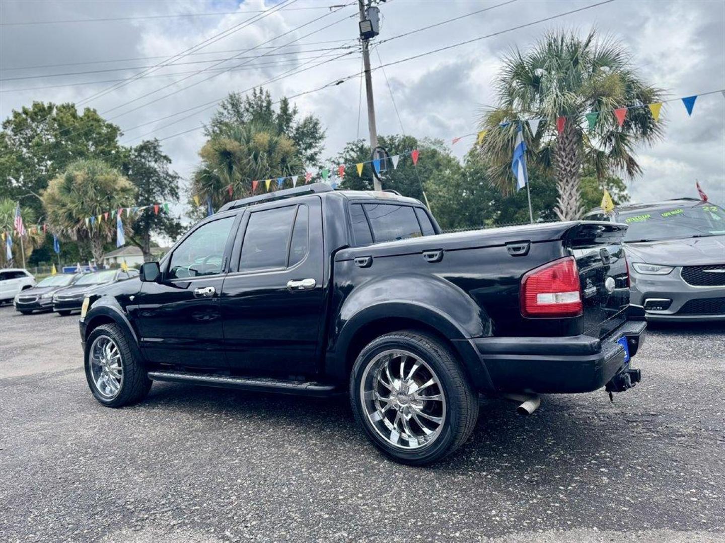 2007 Black /Black Ford Explorer Sport Trac (1FMEU33897U) with an 4.6l V8 EFI Sohc 4.6l engine, Automatic transmission, located at 745 East Steele Rd., West Columbia, SC, 29170, (803) 755-9148, 33.927212, -81.148483 - Special Internet Price! 2007 Ford Explorer Sport Trac - Photo#5