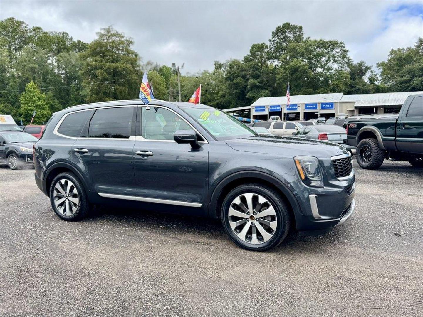 2022 Grey /Tan Kia Telluride (5XYP64HC3NG) with an 3.8l V6 DI Dohc 3.8l engine, Automatic transmission, located at 745 East Steele Rd., West Columbia, SC, 29170, (803) 755-9148, 33.927212, -81.148483 - Special Internet Price! 2022 Kia Telluride with AM/FM radio, Bluetooth, Backup camera, Navigation, Cruise control, Sunroof, Push to start, Keyless entry, Leather interior, 3rd row seating, Powered windows, Powered door locks, Plus more! - Photo#2