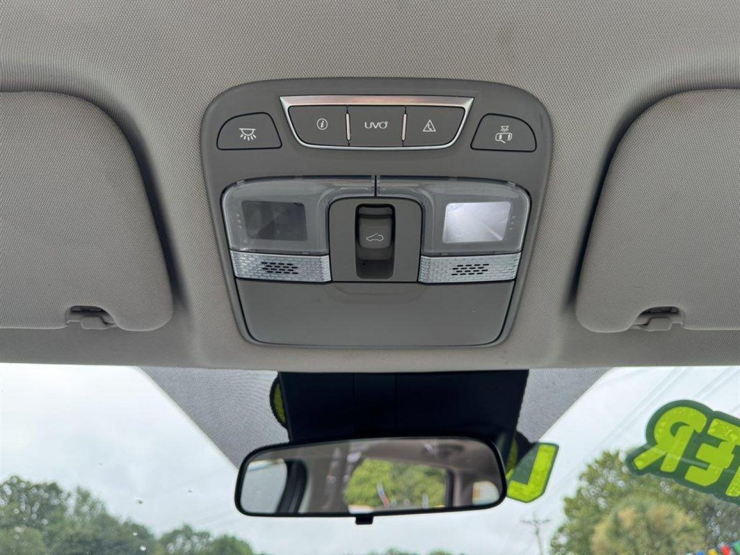 2022 Grey /Tan Kia Telluride (5XYP64HC3NG) with an 3.8l V6 DI Dohc 3.8l engine, Automatic transmission, located at 745 East Steele Rd., West Columbia, SC, 29170, (803) 755-9148, 33.927212, -81.148483 - Special Internet Price! 2022 Kia Telluride with AM/FM radio, Bluetooth, Backup camera, Navigation, Cruise control, Sunroof, Push to start, Keyless entry, Leather interior, 3rd row seating, Powered windows, Powered door locks, Plus more! - Photo#19