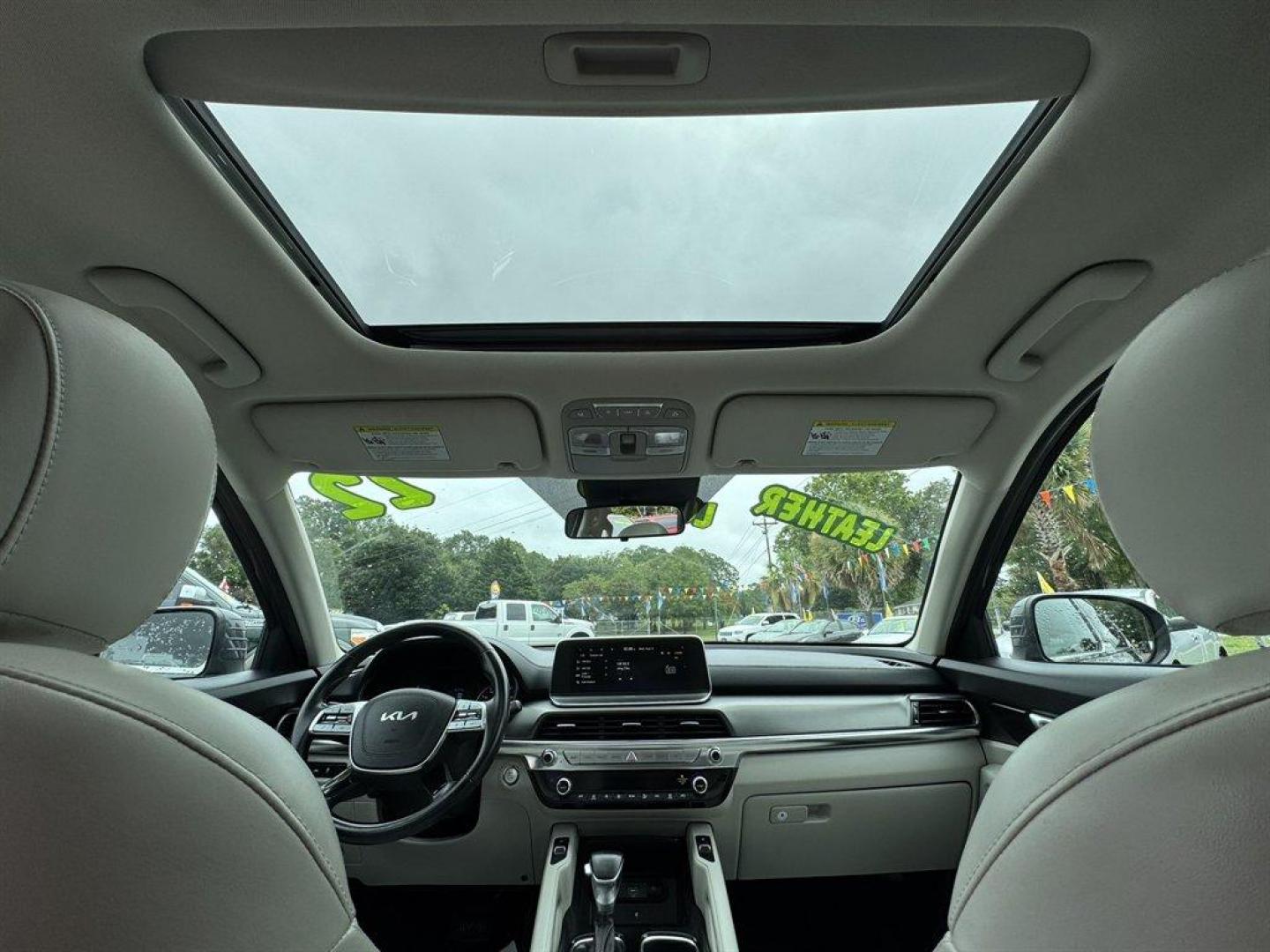 2022 Grey /Tan Kia Telluride (5XYP64HC3NG) with an 3.8l V6 DI Dohc 3.8l engine, Automatic transmission, located at 745 East Steele Rd., West Columbia, SC, 29170, (803) 755-9148, 33.927212, -81.148483 - Special Internet Price! 2022 Kia Telluride with AM/FM radio, Bluetooth, Backup camera, Navigation, Cruise control, Sunroof, Push to start, Keyless entry, Leather interior, 3rd row seating, Powered windows, Powered door locks, Plus more! - Photo#20