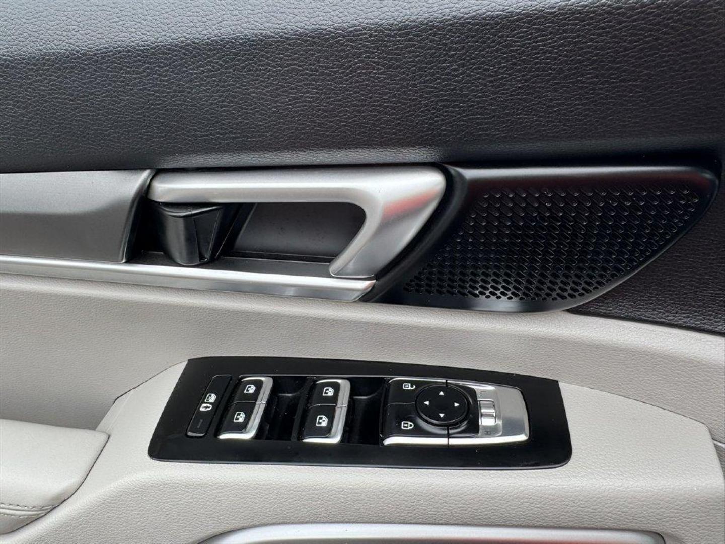 2022 Grey /Tan Kia Telluride (5XYP64HC3NG) with an 3.8l V6 DI Dohc 3.8l engine, Automatic transmission, located at 745 East Steele Rd., West Columbia, SC, 29170, (803) 755-9148, 33.927212, -81.148483 - Special Internet Price! 2022 Kia Telluride with AM/FM radio, Bluetooth, Backup camera, Navigation, Cruise control, Sunroof, Push to start, Keyless entry, Leather interior, 3rd row seating, Powered windows, Powered door locks, Plus more! - Photo#23