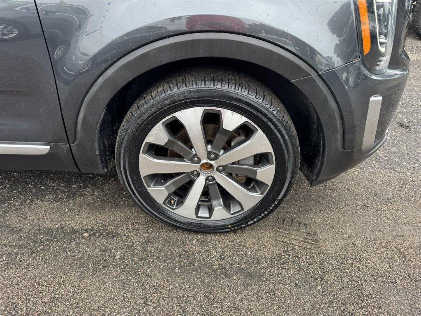 2022 Grey /Tan Kia Telluride (5XYP64HC3NG) with an 3.8l V6 DI Dohc 3.8l engine, Automatic transmission, located at 745 East Steele Rd., West Columbia, SC, 29170, (803) 755-9148, 33.927212, -81.148483 - Special Internet Price! 2022 Kia Telluride with AM/FM radio, Bluetooth, Backup camera, Navigation, Cruise control, Sunroof, Push to start, Keyless entry, Leather interior, 3rd row seating, Powered windows, Powered door locks, Plus more! - Photo#35