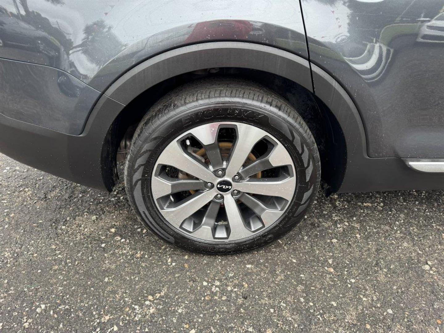 2022 Grey /Tan Kia Telluride (5XYP64HC3NG) with an 3.8l V6 DI Dohc 3.8l engine, Automatic transmission, located at 745 East Steele Rd., West Columbia, SC, 29170, (803) 755-9148, 33.927212, -81.148483 - Special Internet Price! 2022 Kia Telluride with AM/FM radio, Bluetooth, Backup camera, Navigation, Cruise control, Sunroof, Push to start, Keyless entry, Leather interior, 3rd row seating, Powered windows, Powered door locks, Plus more! - Photo#36