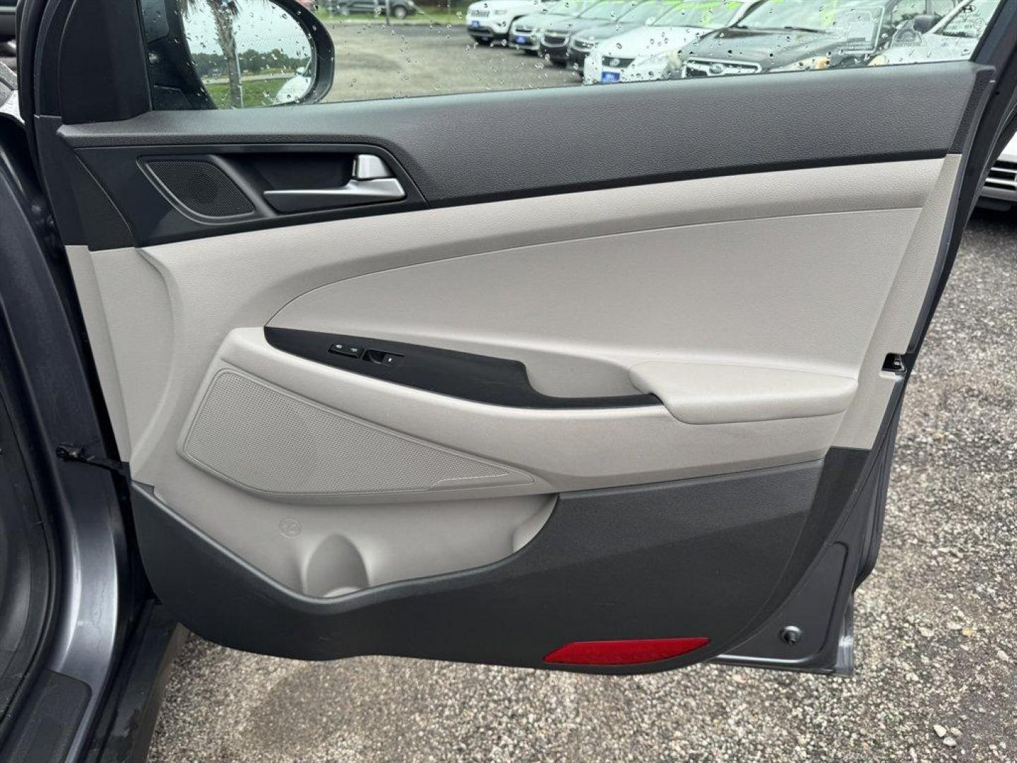 2016 Grey /Grey Hyundai Tucson (KM8J33A49GU) with an 2.0l I-4 DI Dohc Cvvt 2.0 engine, Automatic transmission, located at 745 East Steele Rd., West Columbia, SC, 29170, (803) 755-9148, 33.927212, -81.148483 - Special Internet Price! 2016 Hyundai Tucson with AM/FM radio, Bluetooth, Backup camera, Cruise control, Cloth interior, Powered driver seat, Powered windows, Powered door locks, Plus more! - Photo#26