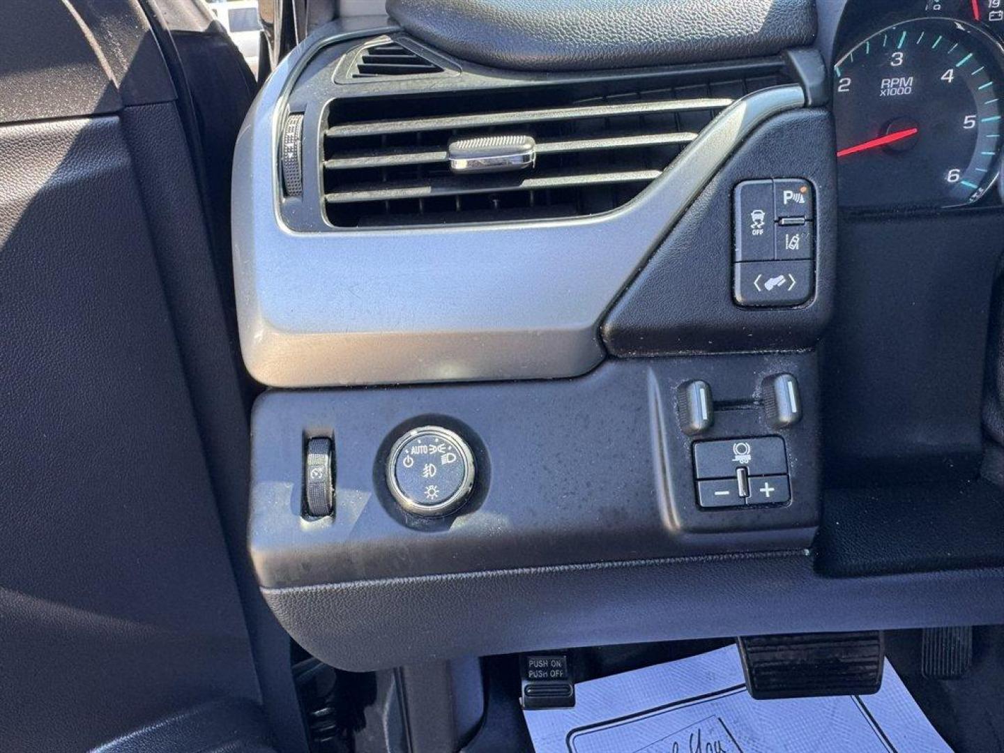 2015 Black /Black Chevrolet Suburban (1GNSCKKC0FR) with an 5.3l V8 DI VVT Flex 5.3l engine, Automatic transmission, located at 745 East Steele Rd., West Columbia, SC, 29170, (803) 755-9148, 33.927212, -81.148483 - Special Internet Price! 2015 Chevrolet Suburban - Photo#19