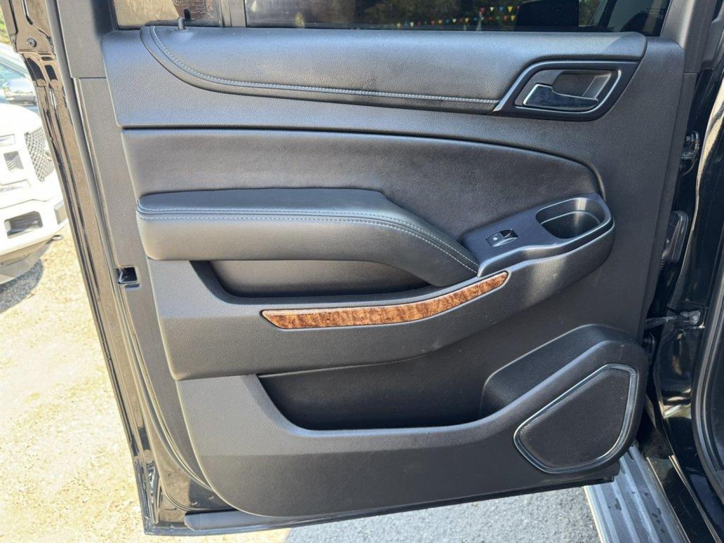 2015 Black /Black Chevrolet Suburban (1GNSCKKC0FR) with an 5.3l V8 DI VVT Flex 5.3l engine, Automatic transmission, located at 745 East Steele Rd., West Columbia, SC, 29170, (803) 755-9148, 33.927212, -81.148483 - Special Internet Price! 2015 Chevrolet Suburban - Photo#24