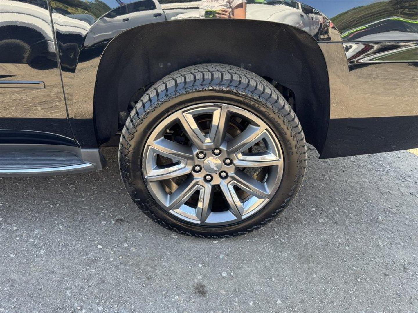 2015 Black /Black Chevrolet Suburban (1GNSCKKC0FR) with an 5.3l V8 DI VVT Flex 5.3l engine, Automatic transmission, located at 745 East Steele Rd., West Columbia, SC, 29170, (803) 755-9148, 33.927212, -81.148483 - Special Internet Price! 2015 Chevrolet Suburban - Photo#40