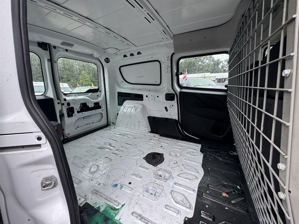 2017 White /Black Ram Promaster City (ZFBERFAB7H6) with an 2.4l I-4 Smpi Dohc VVT 2. engine, Automatic transmission, located at 745 East Steele Rd., West Columbia, SC, 29170, (803) 755-9148, 33.927212, -81.148483 - Special Internet Price! 2017 Ram Promaster City - Photo#19