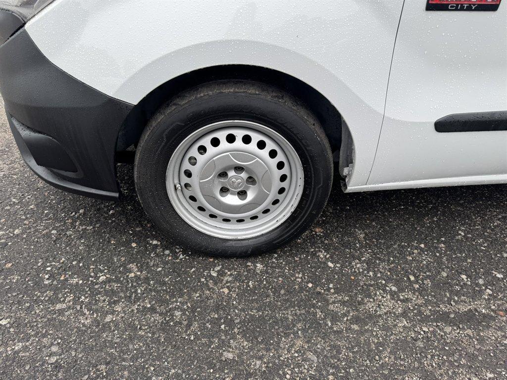 2017 White /Black Ram Promaster City (ZFBERFAB7H6) with an 2.4l I-4 Smpi Dohc VVT 2. engine, Automatic transmission, located at 745 East Steele Rd., West Columbia, SC, 29170, (803) 755-9148, 33.927212, -81.148483 - Special Internet Price! 2017 Ram Promaster City - Photo#27