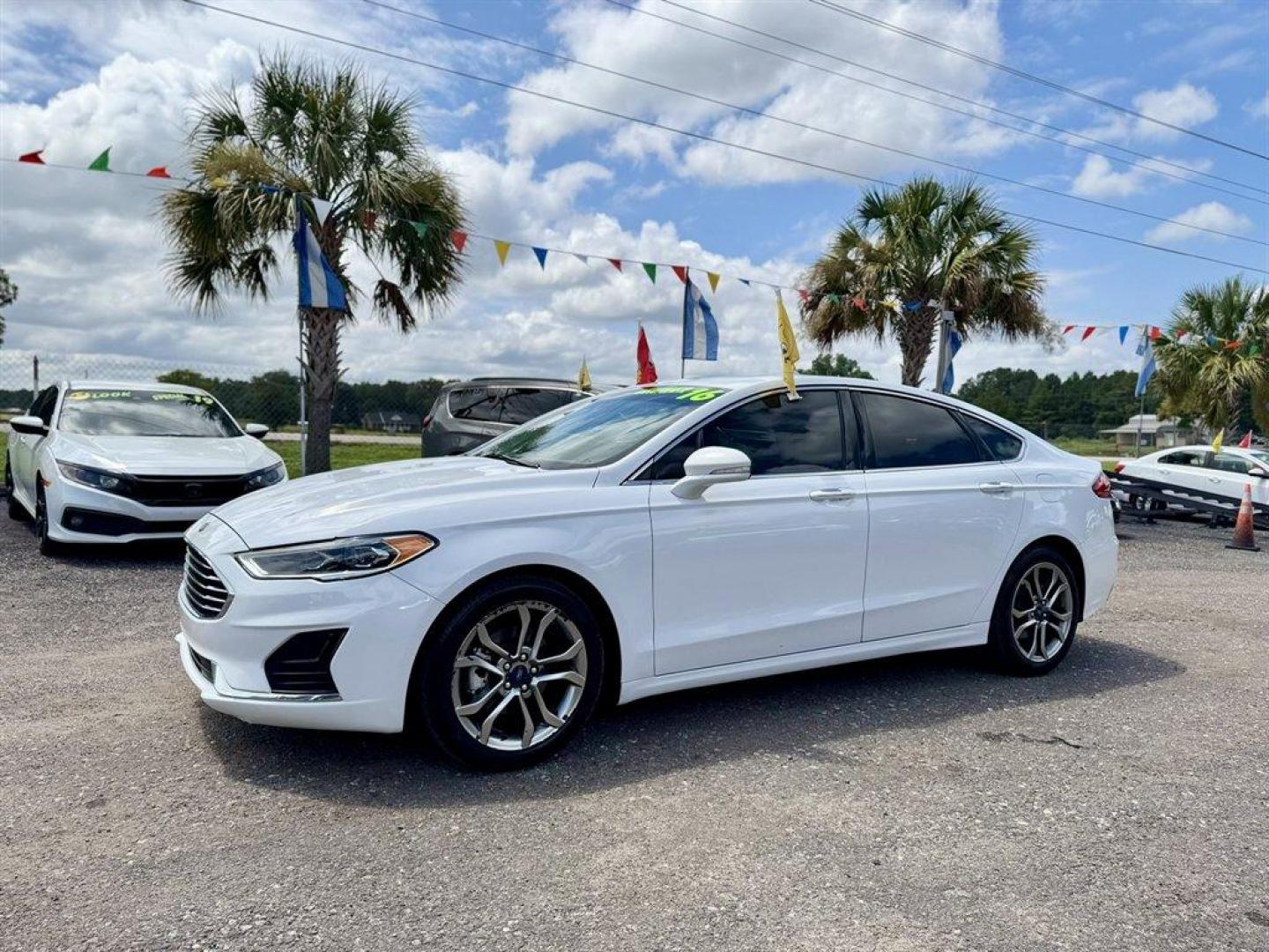 2019 White /Black Ford Fusion (3FA6P0CD8KR) with an 1.5l I-4 DI Dohc Ecoboost engine, Automatic transmission, located at 745 East Steele Rd., West Columbia, SC, 29170, (803) 755-9148, 33.927212, -81.148483 - Special Internet Price! 2019 Ford Fusion with AM/FM radio, Backup camera, Cruise control, Keyless entry, Leather interior, Powered driver seat, Powered windows, Powered door locks, Plus more! - Photo#0