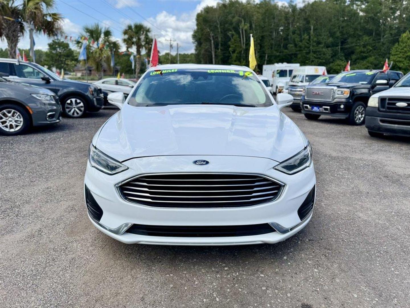2019 White /Black Ford Fusion (3FA6P0CD8KR) with an 1.5l I-4 DI Dohc Ecoboost engine, Automatic transmission, located at 745 East Steele Rd., West Columbia, SC, 29170, (803) 755-9148, 33.927212, -81.148483 - Special Internet Price! 2019 Ford Fusion with AM/FM radio, Backup camera, Cruise control, Keyless entry, Leather interior, Powered driver seat, Powered windows, Powered door locks, Plus more! - Photo#1