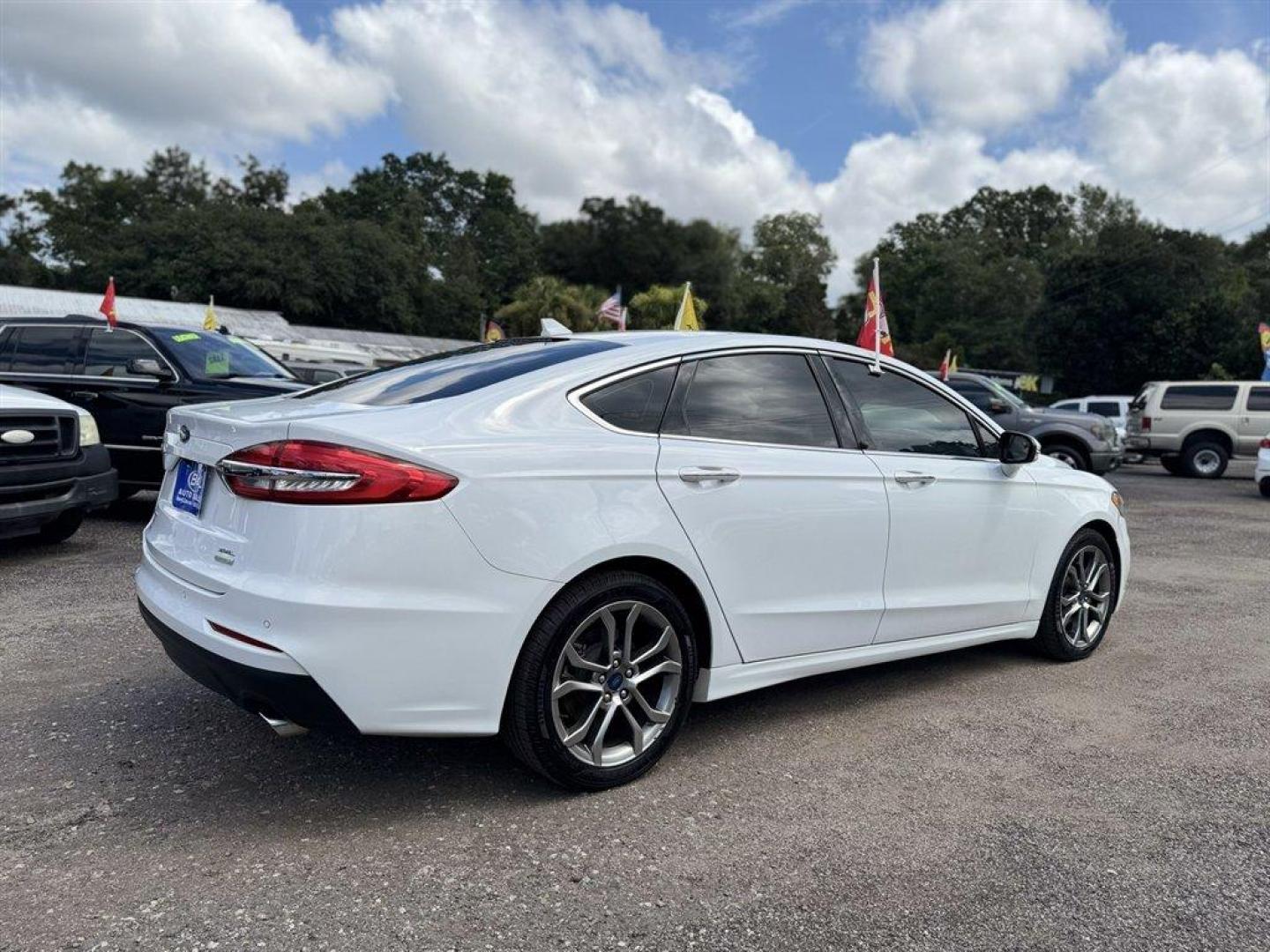 2019 White /Black Ford Fusion (3FA6P0CD8KR) with an 1.5l I-4 DI Dohc Ecoboost engine, Automatic transmission, located at 745 East Steele Rd., West Columbia, SC, 29170, (803) 755-9148, 33.927212, -81.148483 - Special Internet Price! 2019 Ford Fusion with AM/FM radio, Backup camera, Cruise control, Keyless entry, Leather interior, Powered driver seat, Powered windows, Powered door locks, Plus more! - Photo#3
