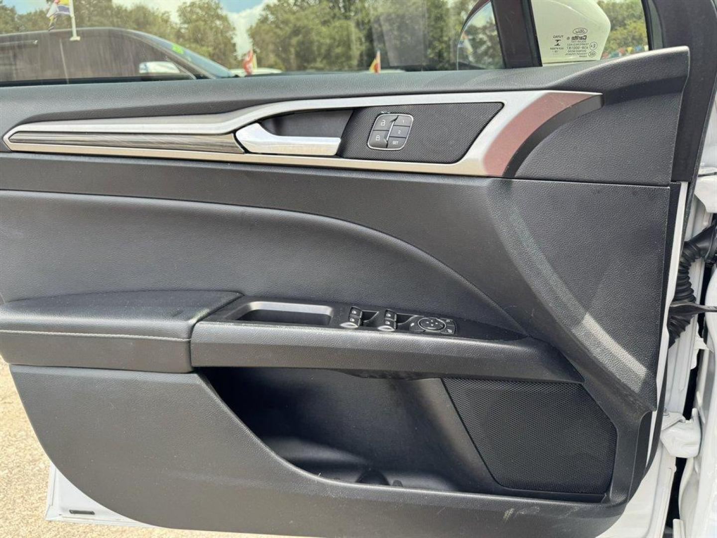 2019 White /Black Ford Fusion (3FA6P0CD8KR) with an 1.5l I-4 DI Dohc Ecoboost engine, Automatic transmission, located at 745 East Steele Rd., West Columbia, SC, 29170, (803) 755-9148, 33.927212, -81.148483 - Special Internet Price! 2019 Ford Fusion with AM/FM radio, Backup camera, Cruise control, Keyless entry, Leather interior, Powered driver seat, Powered windows, Powered door locks, Plus more! - Photo#21