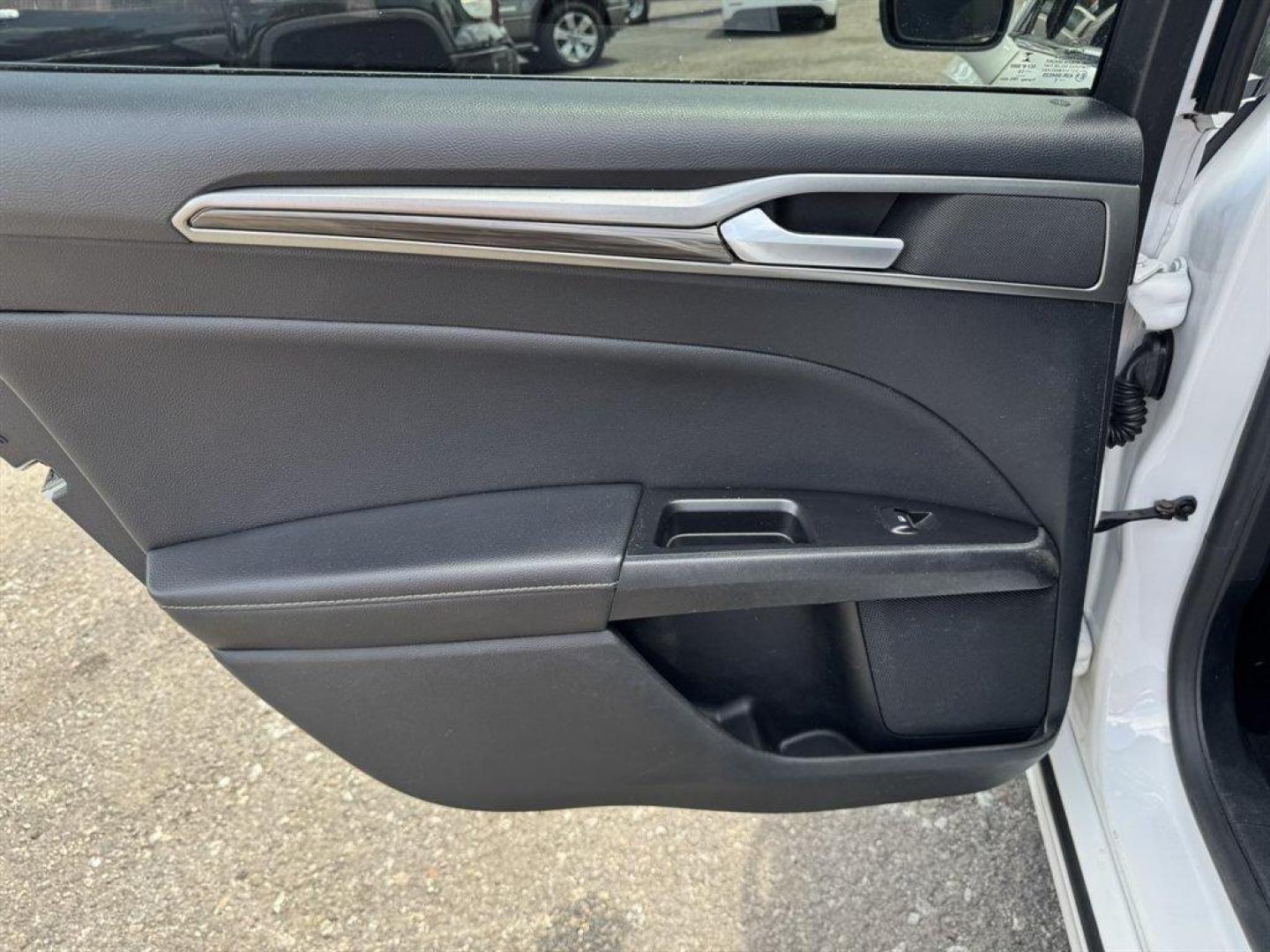 2019 White /Black Ford Fusion (3FA6P0CD8KR) with an 1.5l I-4 DI Dohc Ecoboost engine, Automatic transmission, located at 745 East Steele Rd., West Columbia, SC, 29170, (803) 755-9148, 33.927212, -81.148483 - Special Internet Price! 2019 Ford Fusion with AM/FM radio, Backup camera, Cruise control, Keyless entry, Leather interior, Powered driver seat, Powered windows, Powered door locks, Plus more! - Photo#25