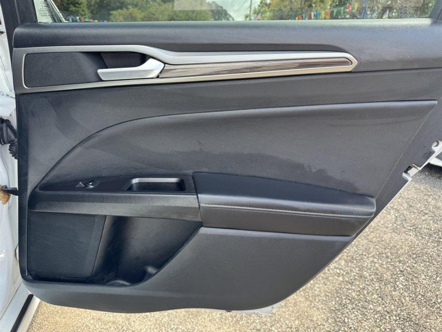 2019 White /Black Ford Fusion (3FA6P0CD8KR) with an 1.5l I-4 DI Dohc Ecoboost engine, Automatic transmission, located at 745 East Steele Rd., West Columbia, SC, 29170, (803) 755-9148, 33.927212, -81.148483 - Special Internet Price! 2019 Ford Fusion with AM/FM radio, Backup camera, Cruise control, Keyless entry, Leather interior, Powered driver seat, Powered windows, Powered door locks, Plus more! - Photo#27