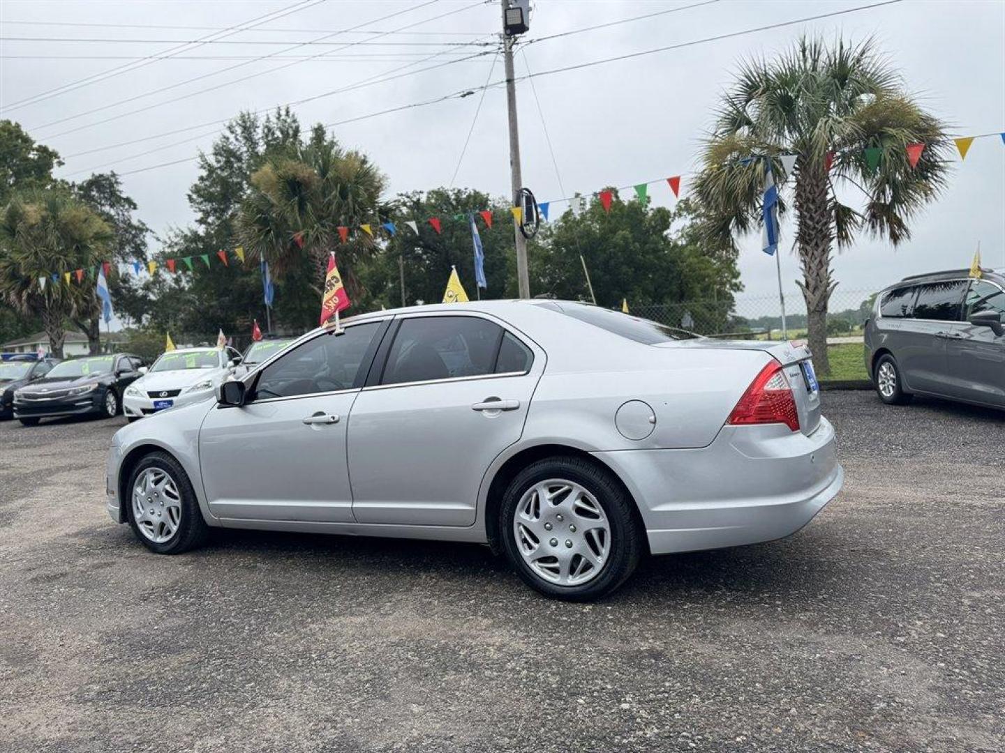 2010 Grey /Grey Ford Fusion (3FAHP0HA6AR) with an 2.5l I-4 Smpi Dohc 2.5l engine, Automatic transmission, located at 745 East Steele Rd., West Columbia, SC, 29170, (803) 755-9148, 33.927212, -81.148483 - Special Internet Price! 2010 Ford Fusion with AM/FM radio, Cruise control, Cloth interior, Powered windows, Powered door locks, Plus more! - Photo#5